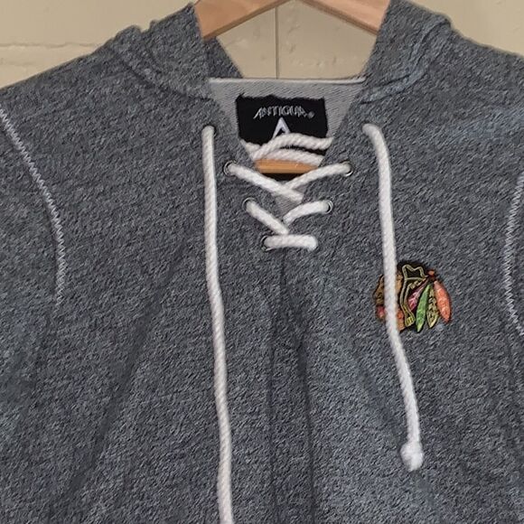 Chicago Blackhawks gray pull over hoodie sweatshirt. Size small - Picture 3 of 9